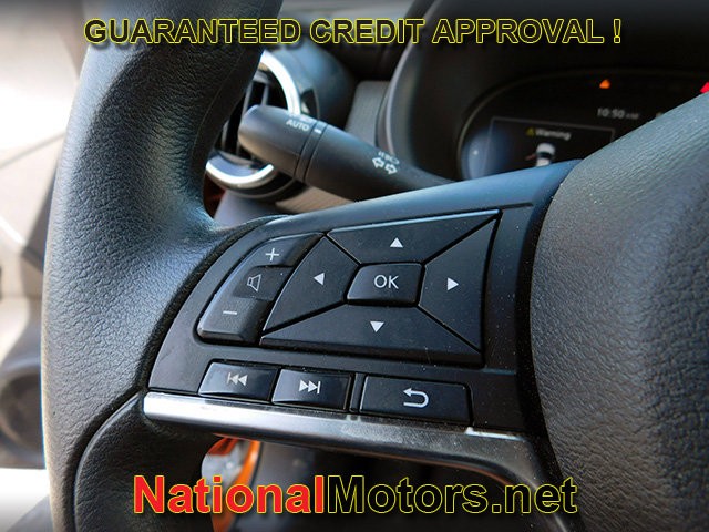 Nissan Kicks Vehicle Full-screen Gallery Image 19