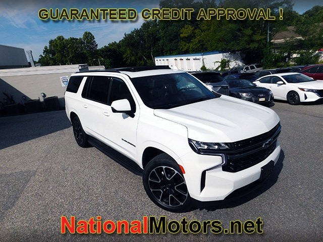 Chevrolet Suburban Vehicle Full-screen Gallery Image 02