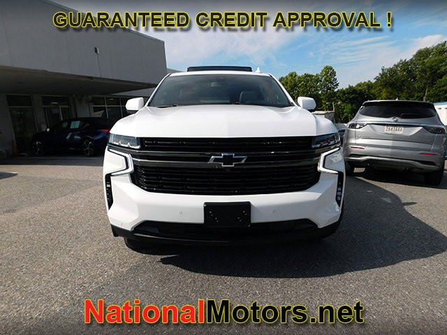 Chevrolet Suburban Vehicle Full-screen Gallery Image 03
