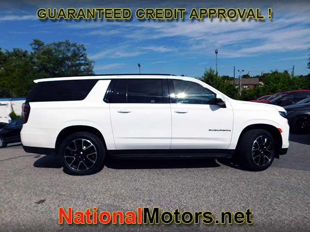 Chevrolet Suburban Vehicle Full-screen Gallery Image 04
