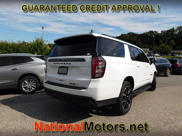 Chevrolet Suburban Vehicle Full-screen Gallery Image 05