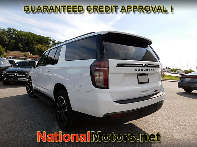 Chevrolet Suburban Vehicle Full-screen Gallery Image 06