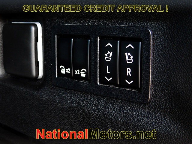 Chevrolet Suburban Vehicle Full-screen Gallery Image 10