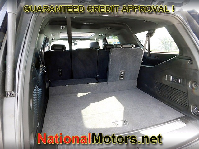 Chevrolet Suburban Vehicle Full-screen Gallery Image 11
