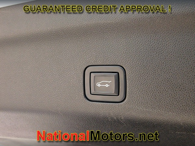 Chevrolet Suburban Vehicle Full-screen Gallery Image 12