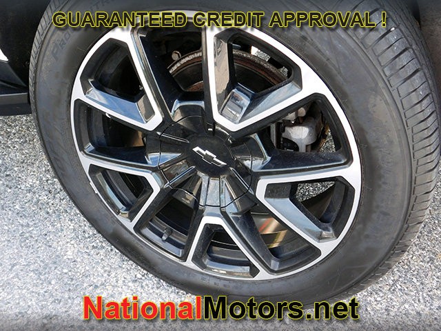 Chevrolet Suburban Vehicle Full-screen Gallery Image 13