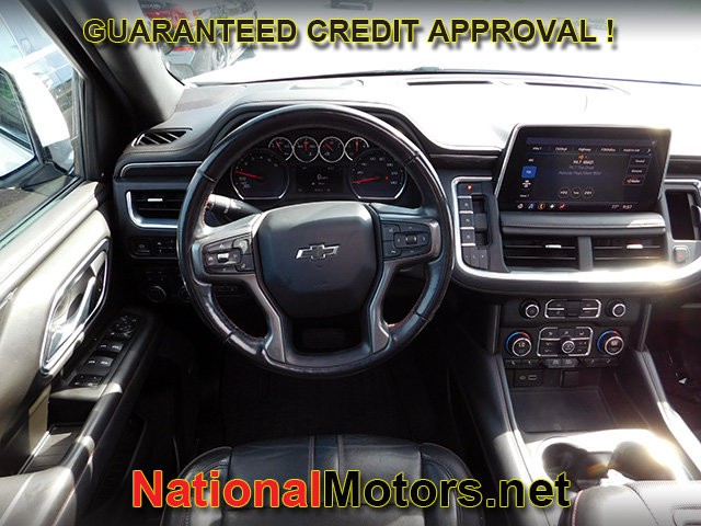 Chevrolet Suburban Vehicle Full-screen Gallery Image 17
