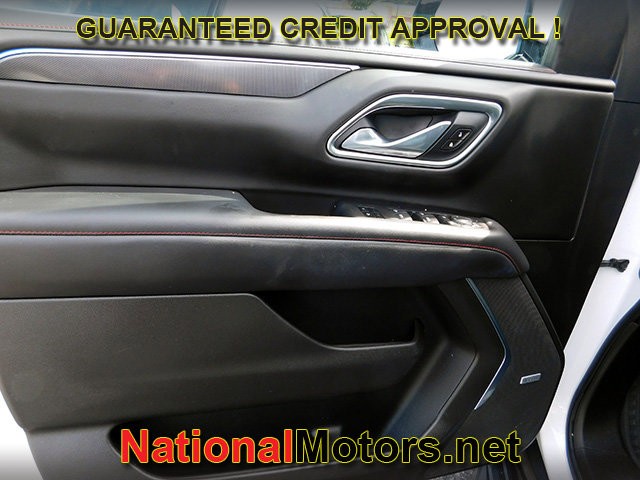 Chevrolet Suburban Vehicle Full-screen Gallery Image 18