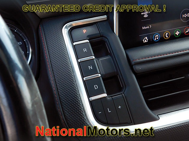 Chevrolet Suburban Vehicle Full-screen Gallery Image 23