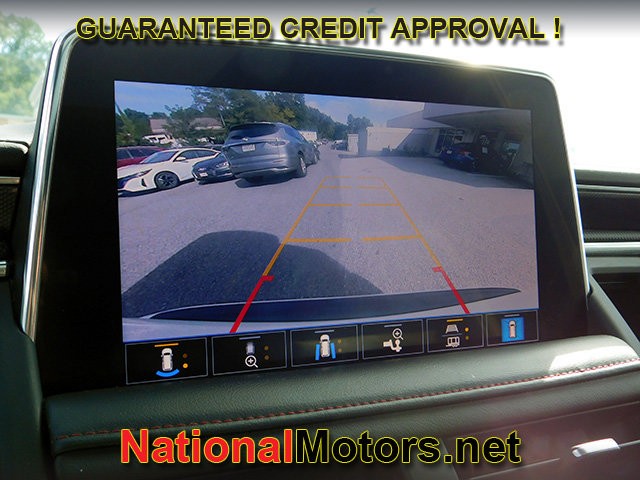 Chevrolet Suburban Vehicle Full-screen Gallery Image 24