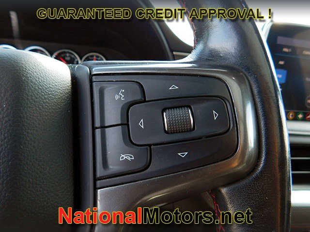 Chevrolet Suburban Vehicle Full-screen Gallery Image 26