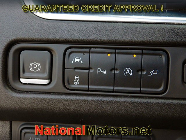 Chevrolet Suburban Vehicle Full-screen Gallery Image 29