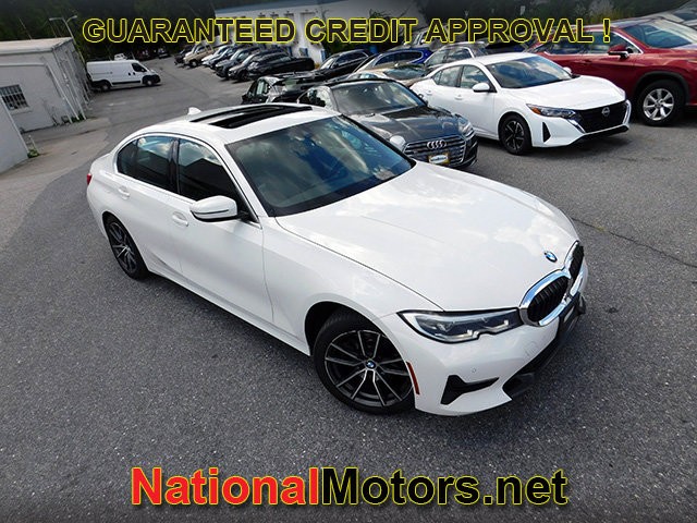 BMW 3 Series Vehicle Full-screen Gallery Image 02