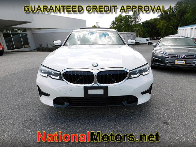BMW 3 Series Vehicle Full-screen Gallery Image 03