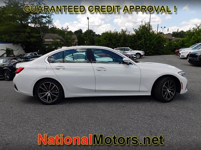 BMW 3 Series Vehicle Full-screen Gallery Image 04