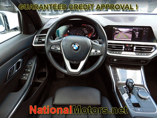 BMW 3 Series Vehicle Full-screen Gallery Image 11