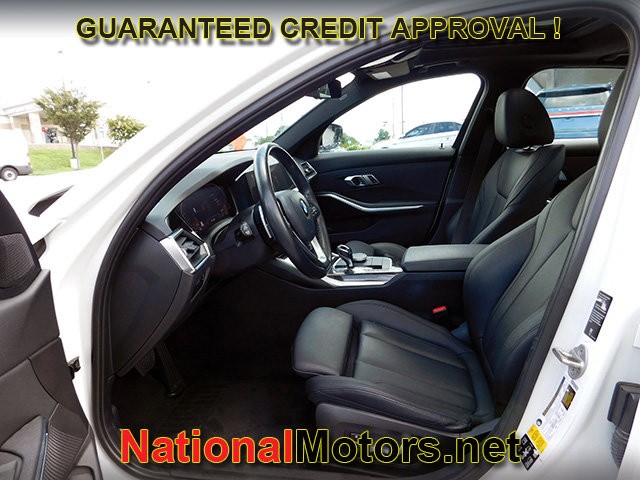 BMW 3 Series Vehicle Full-screen Gallery Image 13