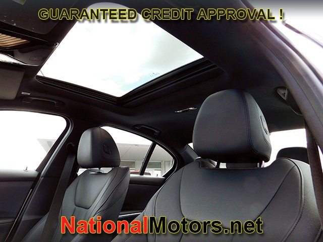 BMW 3 Series Vehicle Full-screen Gallery Image 15