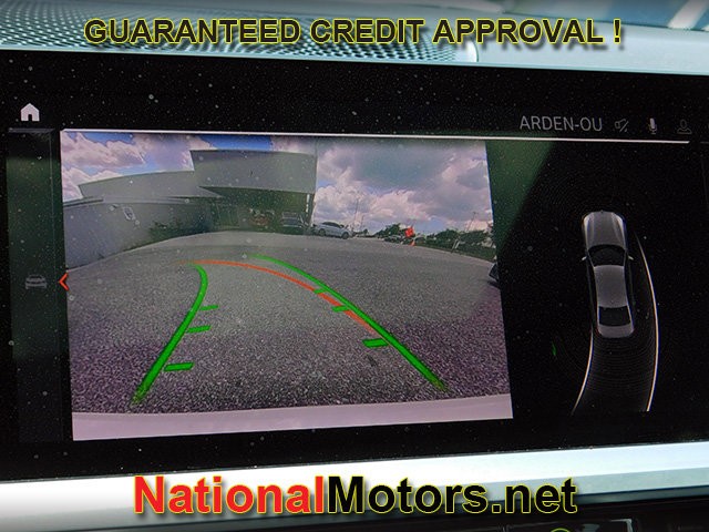 BMW 3 Series Vehicle Full-screen Gallery Image 17