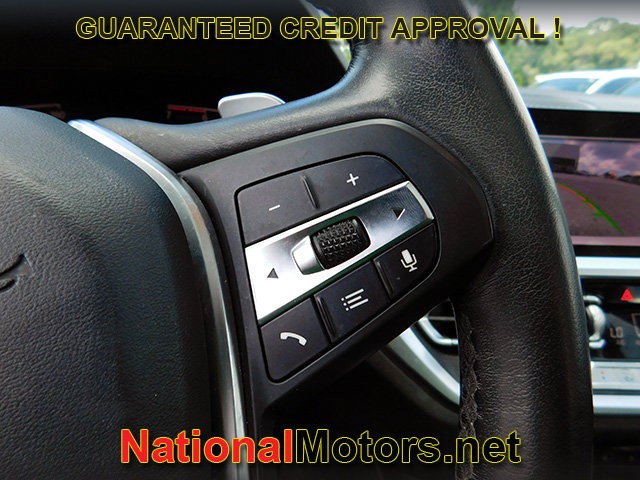BMW 3 Series Vehicle Full-screen Gallery Image 20