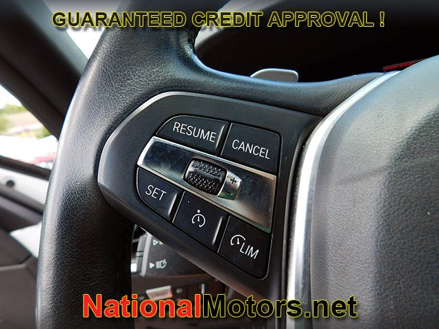 BMW 3 Series Vehicle Full-screen Gallery Image 21