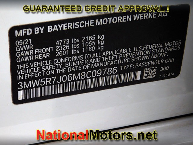 BMW 3 Series Vehicle Full-screen Gallery Image 25