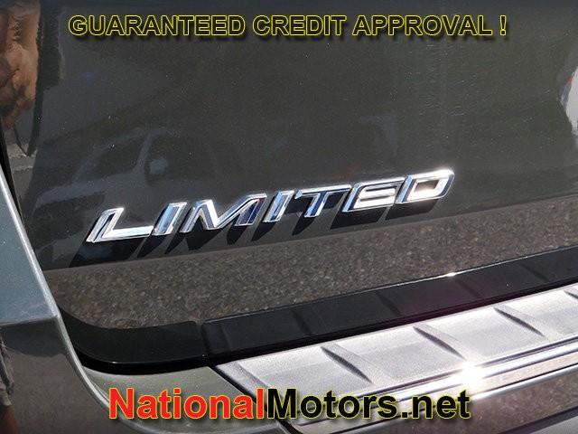 Ford Explorer Vehicle Full-screen Gallery Image 09