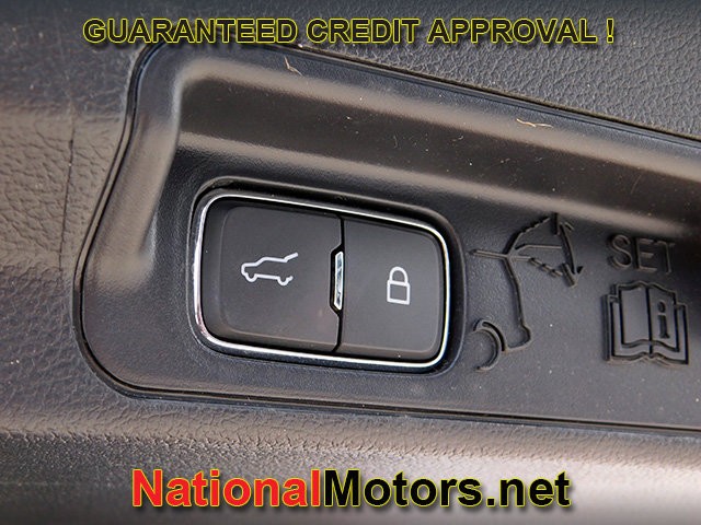 Ford Explorer Vehicle Full-screen Gallery Image 15