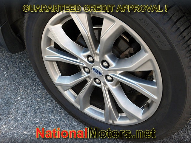 Ford Explorer Vehicle Full-screen Gallery Image 16