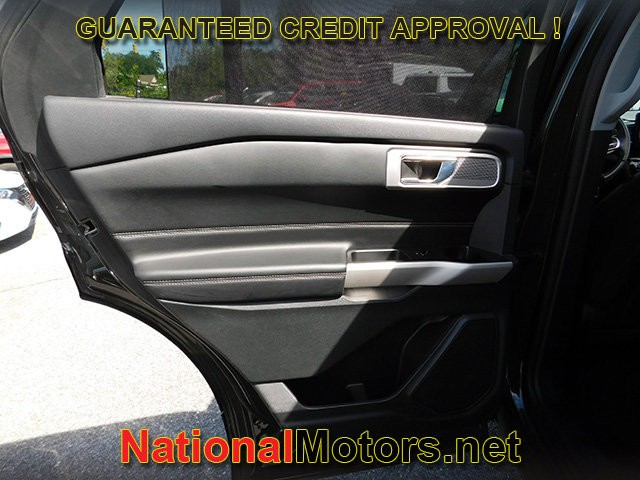 Ford Explorer Vehicle Full-screen Gallery Image 17
