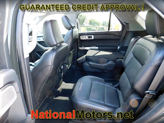 Ford Explorer Vehicle Full-screen Gallery Image 18