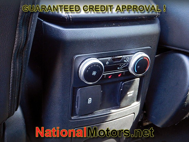 Ford Explorer Vehicle Full-screen Gallery Image 19