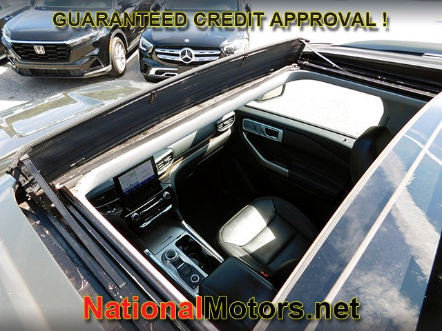 Ford Explorer Vehicle Full-screen Gallery Image 21