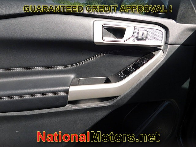 Ford Explorer Vehicle Full-screen Gallery Image 22