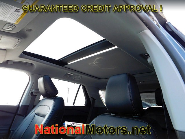 Ford Explorer Vehicle Full-screen Gallery Image 26