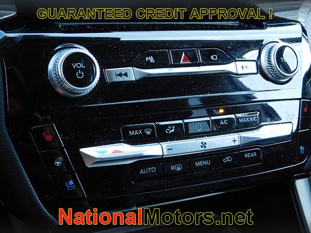 Ford Explorer Vehicle Full-screen Gallery Image 30
