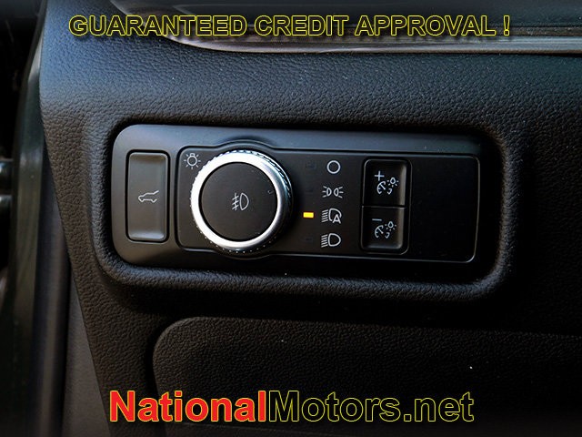 Ford Explorer Vehicle Full-screen Gallery Image 36