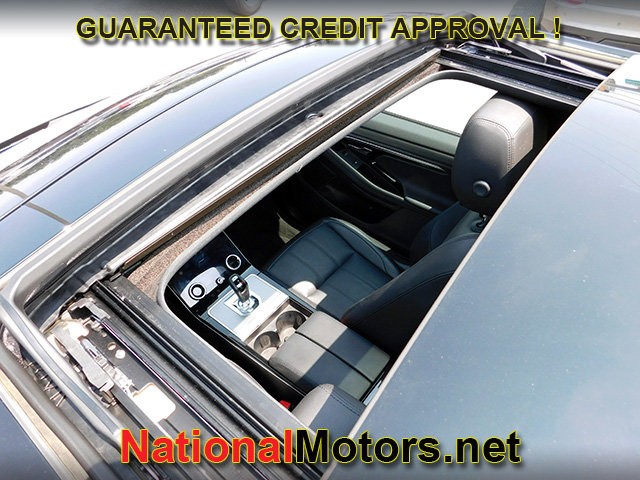 Land Rover Range Rover Evoque Vehicle Full-screen Gallery Image 13