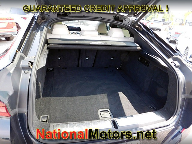BMW X6 Vehicle Full-screen Gallery Image 10