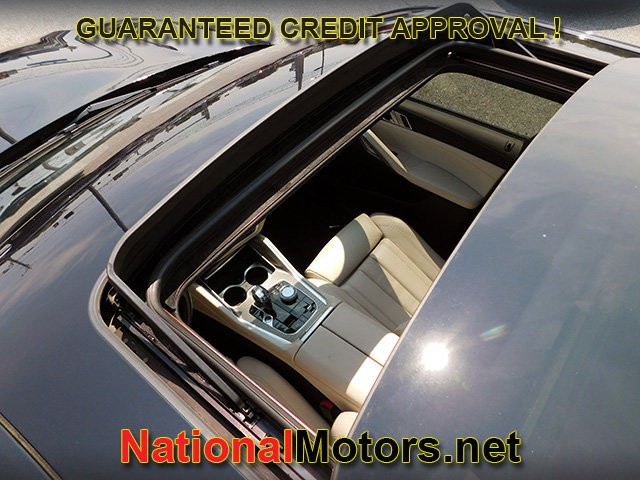 BMW X6 Vehicle Full-screen Gallery Image 13