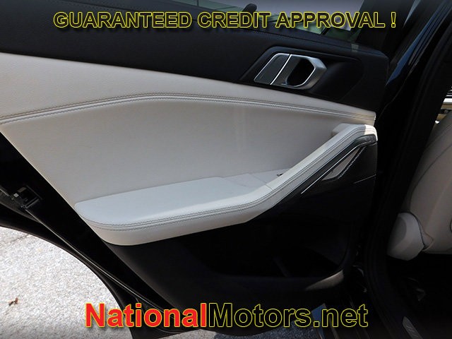 BMW X6 Vehicle Full-screen Gallery Image 14