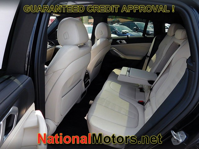 BMW X6 Vehicle Full-screen Gallery Image 15