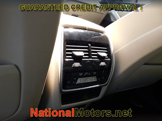 BMW X6 Vehicle Full-screen Gallery Image 16