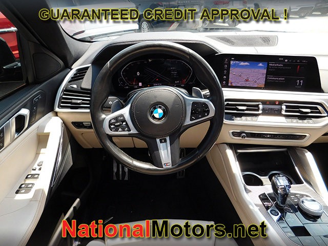 BMW X6 Vehicle Full-screen Gallery Image 17