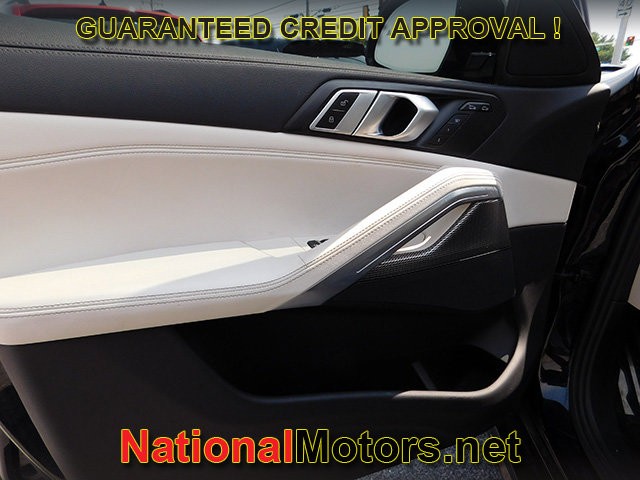 BMW X6 Vehicle Full-screen Gallery Image 18