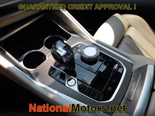 BMW X6 Vehicle Full-screen Gallery Image 26
