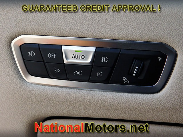 BMW X6 Vehicle Full-screen Gallery Image 31
