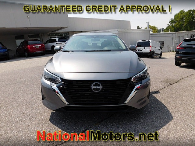 Nissan Sentra Vehicle Full-screen Gallery Image 03