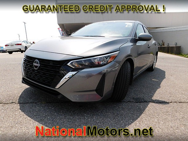 Nissan Sentra Vehicle Full-screen Gallery Image 04