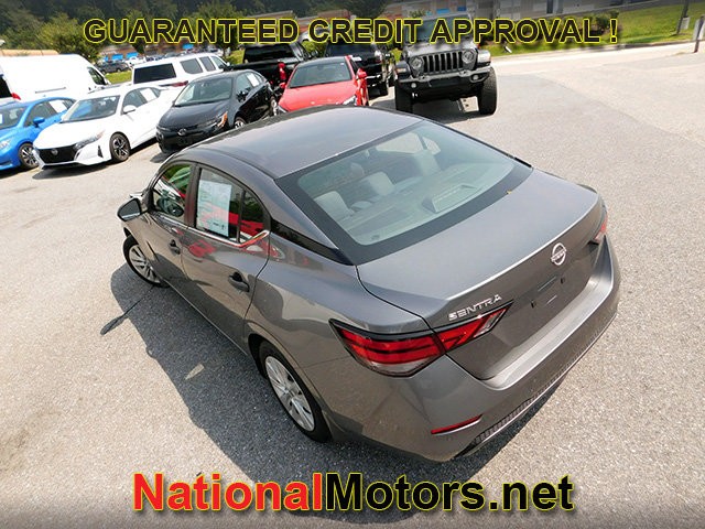 Nissan Sentra Vehicle Full-screen Gallery Image 08